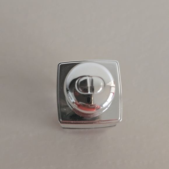 Lip Glow Oil - Cherry Red - Picture 3 of 4